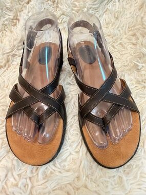 B.O.C. Women's Brown Crisscross leather Sandals size 7